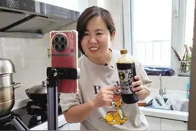 全职妈妈拍短视频实现自我价值 记录生活，半年“吸粉”20多万图片