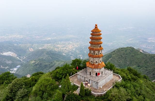 山西襄汾：夏日塔儿山