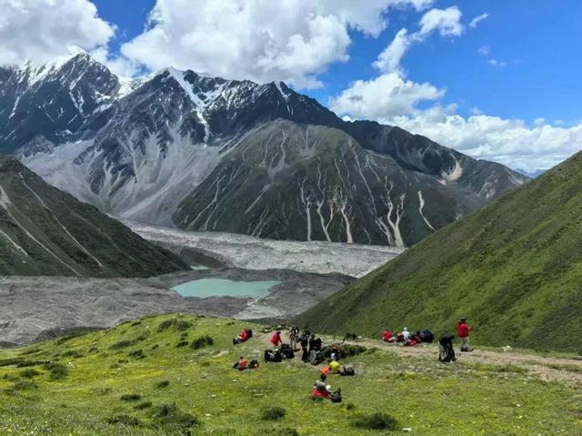 北大登山队成功两峰连登——那玛峰、贡巴峰