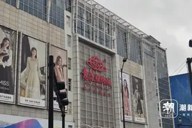 羽绒服只要200多，杭州这里人山人海 商户：再不买就买不到了图片