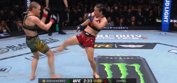 拼尽全力！张伟丽升重判定不敌舍甫琴科，无缘夺UFC蝇量级冠军