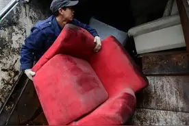 上海市民尴尬：扔个东西要花几百元，“扔旧的比买新的还难”图片