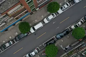 半月谈｜“有家难回”“有门难出”……小区停车难何解？图片