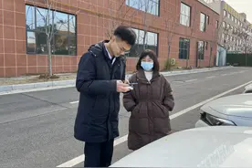 湖北交投襄阳运营公司鹿门山收费站：“E”起行动，助推美好春运路图片