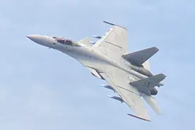 海军歼-15在珠海挂弹飞行，歼-15D电战机首次亮相图片