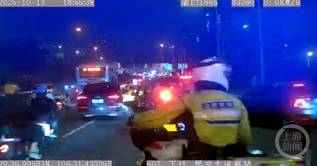 乘客突发疾病 公交车秒变救护车