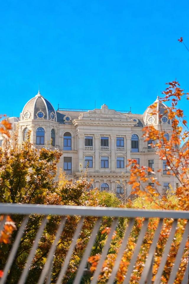 普陀·遇见新视角｜解锁专属你的氛围感大片，秋冬就来普陀这里拍→