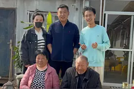 女子带公婆吃自助，怕其舍不得，谎称餐费10元，创始人得知推出10元餐图片