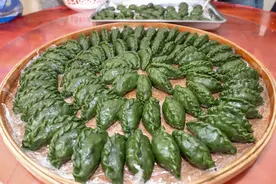 福建武夷山：村民制作特色小吃清明果图片