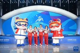 亚冬会冬季两项——女子4x6公里接力颁奖仪式举行图片