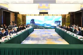 铜仁市委市政府与在黔金融机构举行工作座谈图片