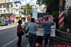 图说：货车占道经营图片