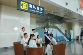 泉润暑途，畅行无忧——济南机场启动“清泉助行行动”，助力旅客暑期无忧出行图片