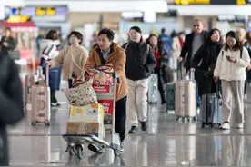 关注春运｜除夕前一天，归家的脚步越来越近图片