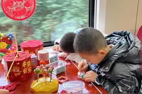 高铁有了“遛娃舱” 带娃出行不再烦恼图片