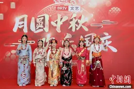 青海玉树青少年赴北京参加录制“国庆特别节目”图片