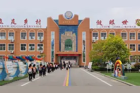 一位山村女校长的“百变身份”图片