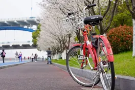 轻松借也能轻松还，杭州上线500辆电子锁小红车图片