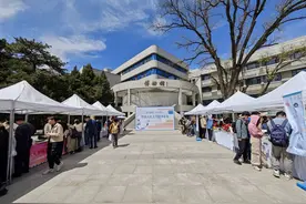 旧书变“新宠”！高校旧书市集首场活动在中国人民大学举办图片