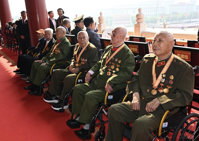 和总书记面对面｜英雄登上天安门城楼