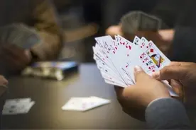 湖北宜昌一学校要求学生们寒假“人人学会打掼蛋”？校方回应图片