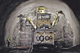 全长13．6公里！银百高速陕渝段大巴山特长隧道双线贯通图片