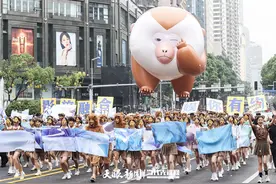 贵州民族团结大巡游｜这个顶流有点萌！十亿流量选手“小老费”C位出道图片