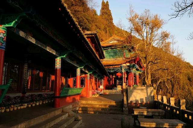 是什么让昆明人每天6点半就出门？答案不是上班，是爬西山！