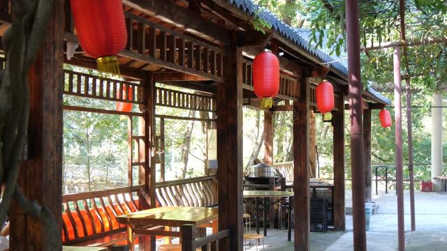 南漳：高温催热“清凉游” 天然“空调房”火出圈