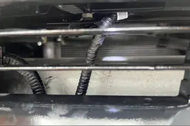 上游帮忙｜买百万进口豪车发现前后保险杠漆面颜色不均 问题到底出在哪图片