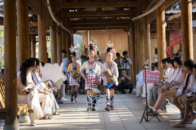跨越千里的约定：南通与小黄侗寨的九年文化深情