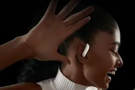 字节豆包推出首款AI智能体耳机Ola Friend图片