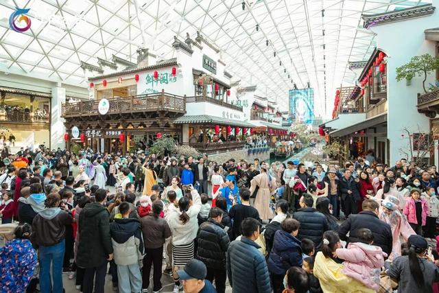 从“一次性打卡”到“反复回访”：江南水街的长尾吸引力在哪里？