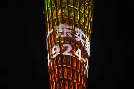 广州塔为百年省实亮灯！图片