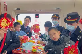 新春走基层|厦门部分始发列车春运增设“遛娃舱”图片