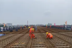 探访成乐高速扩容施工现场：这一新建路段年底通车，双向八车道图片