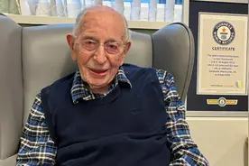 世界最长寿男性庆祝112岁生日：历经24任英国首相，如今依然几乎完全生活自理图片