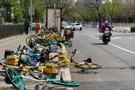 10级大风袭北京：市民“非必要不外出”  骑手顶风保配送图片