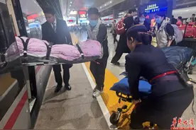 紧急救助发病旅客、千里护送重症病人  长沙动二车队化身生命守护者图片