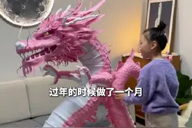 爸爸把家爆改玩具城堡帮女儿戒手机瘾：屋顶跑小火车，房门变游戏机图片