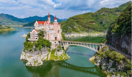 北纬25°C的宝藏阳光小城如此温润，贵州人过冬有了自己的“海南岛”