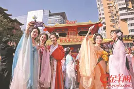 请到广东过大年｜年味拉满！广州各区花市相继开市 快来广州行花街图片