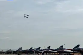 4架歼-20一次看过瘾！歼-20编队进行第二次适应性训练图片