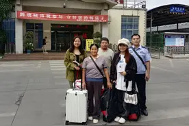 湖南知名诗人的姐姐失联23年突然回家：为她写过很多诗，如今一行也写不出图片