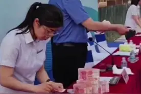 带薪休假，回家收麦!河南一老板花360万元给员工发“三夏福利”每人1袋小米4箱啤酒700元现金，“必须颗粒归仓，收完麦休息好了再上班”图片