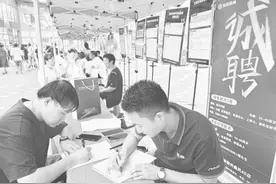 安徽宿州：夜市出摊“招贤纳士”图片