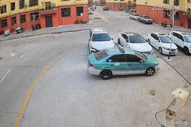 乌海一小区内转角遇险人财两伤图片