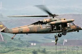 透视东瀛|自卫队“黑鹰”坠海一年了，真相调查仍一团迷雾图片