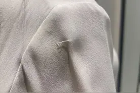 花7180元新买的桑蚕丝衬衫多处勾丝，商家称十倍积分商品无法退货图片