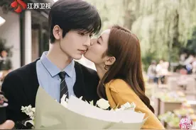 开播就登上热搜  张凌赫徐若晗新剧《爱你》上演“养生恋爱”图片